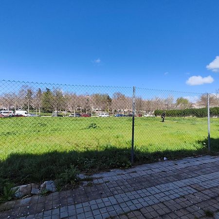 Centro Bernabeu Wizink Feria Aeropuerto Apartment Мадрид Екстериор снимка